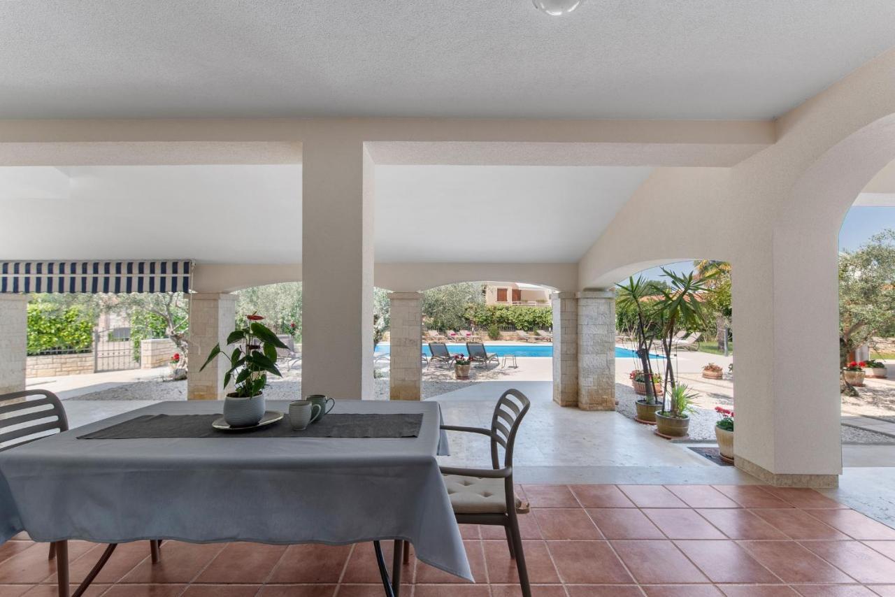 Villa Hope - Apartments With Shared Pool Porec Bagian luar foto