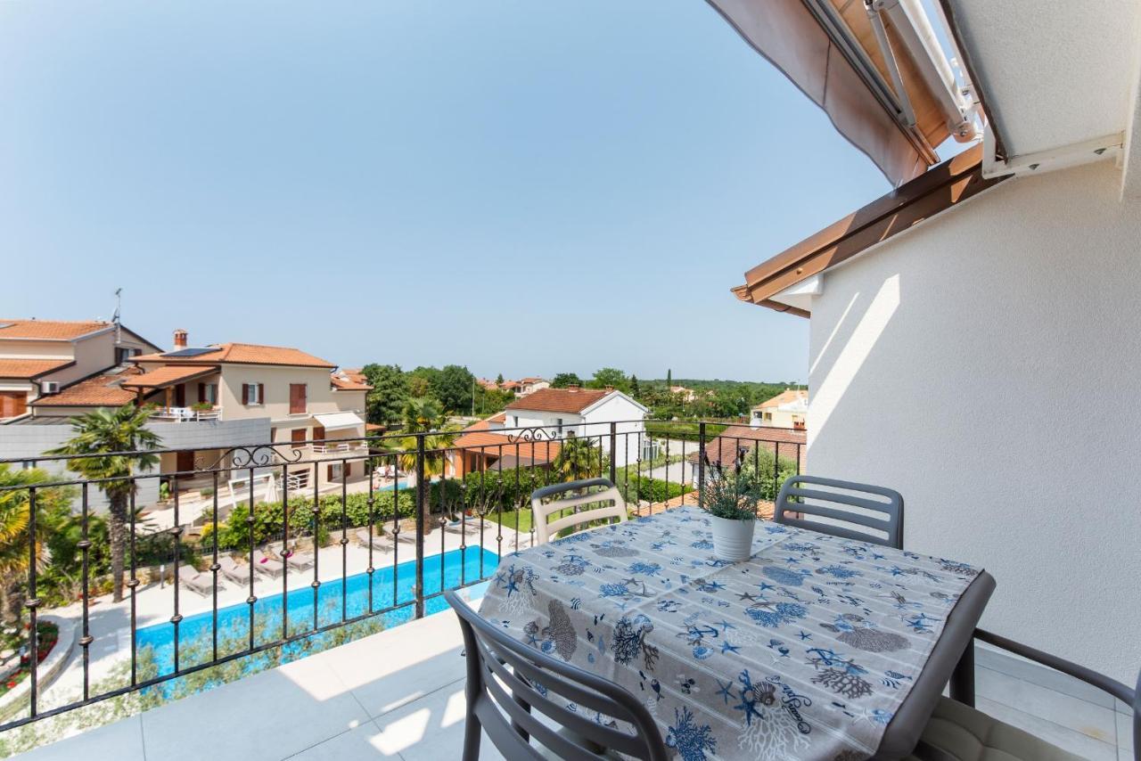 Villa Hope - Apartments With Shared Pool Porec Bagian luar foto