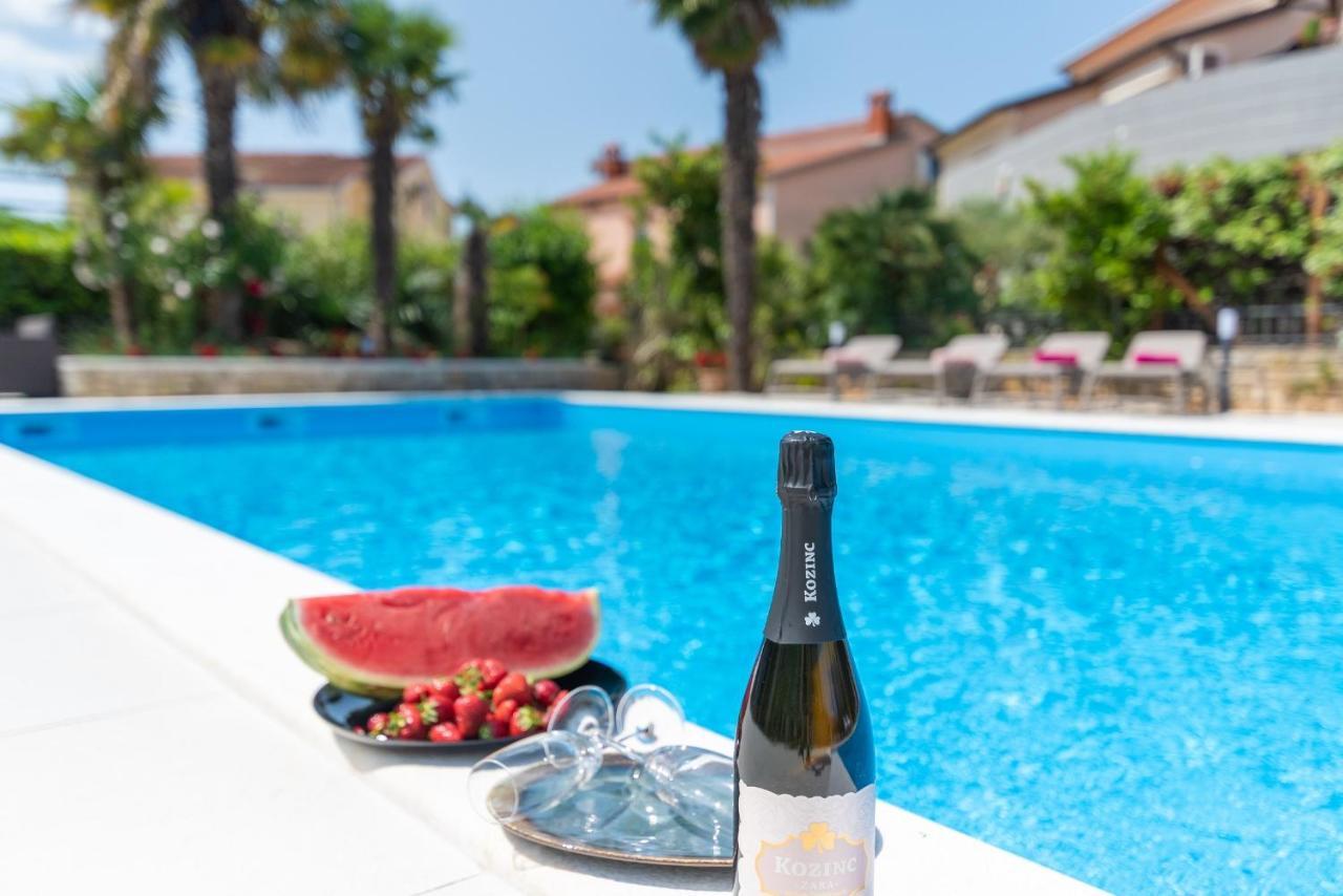 Villa Hope - Apartments With Shared Pool Porec Bagian luar foto