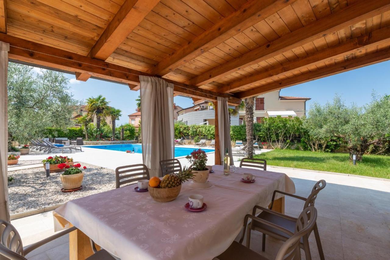 Villa Hope - Apartments With Shared Pool Porec Bagian luar foto