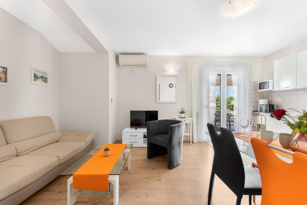 Villa Hope - Apartments With Shared Pool Porec Bagian luar foto