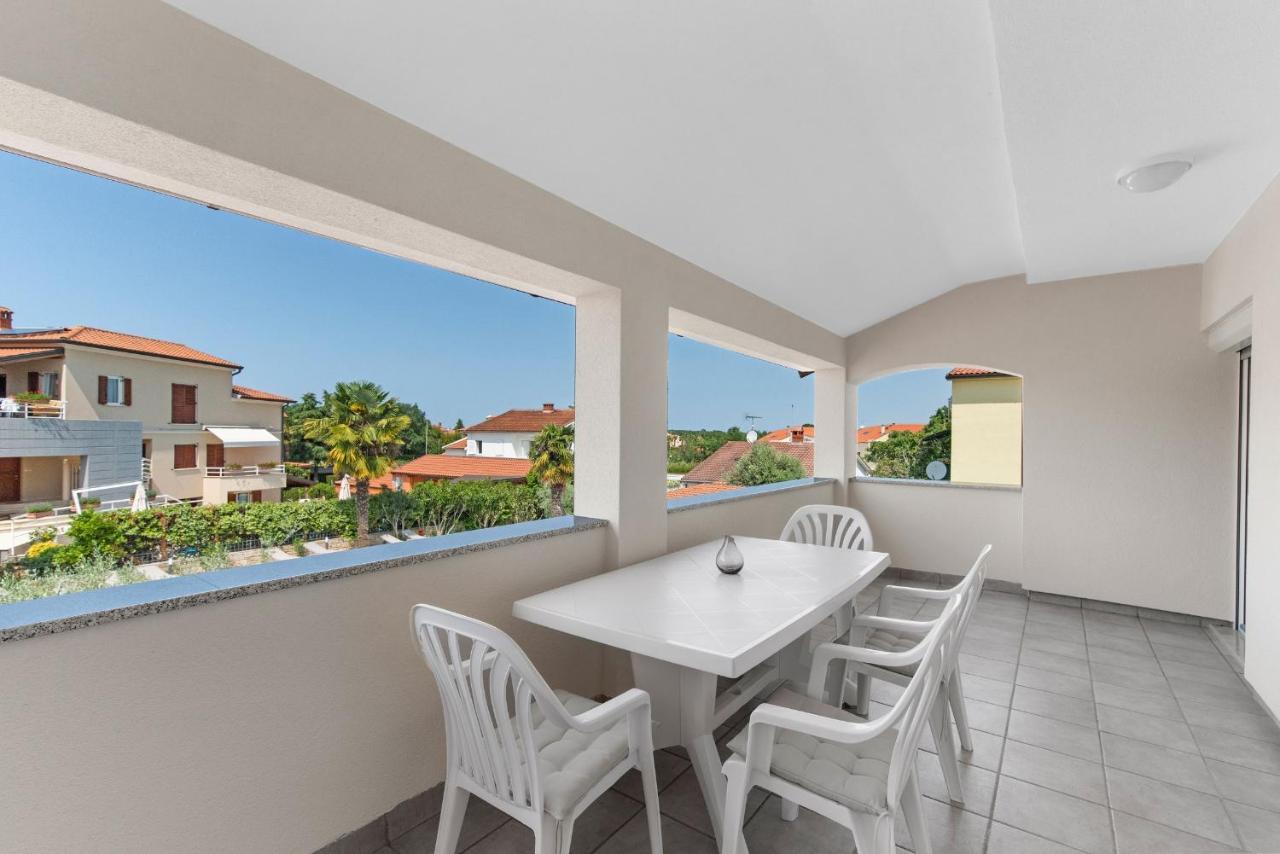 Villa Hope - Apartments With Shared Pool Porec Bagian luar foto