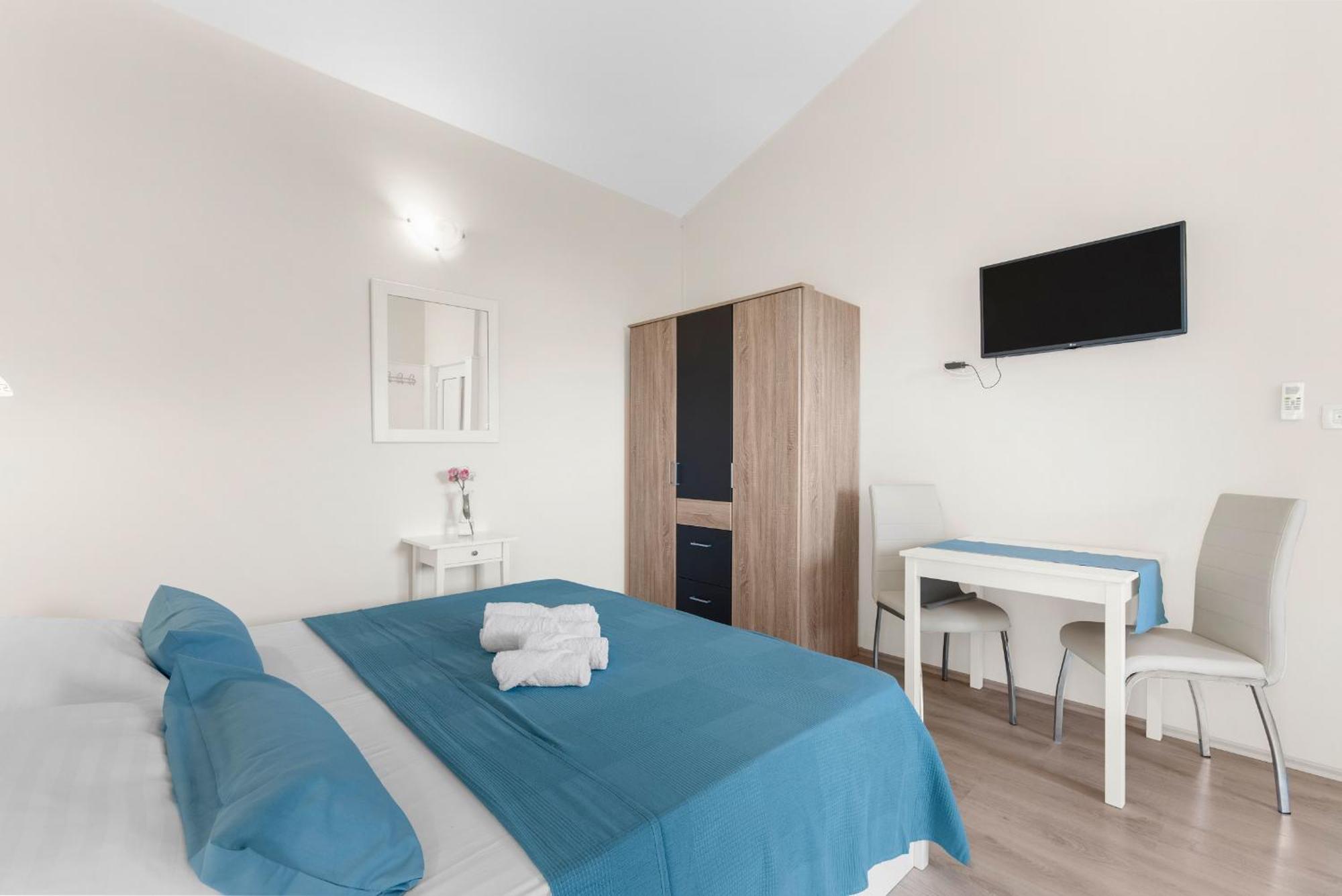 Villa Hope - Apartments With Shared Pool Porec Ruang foto