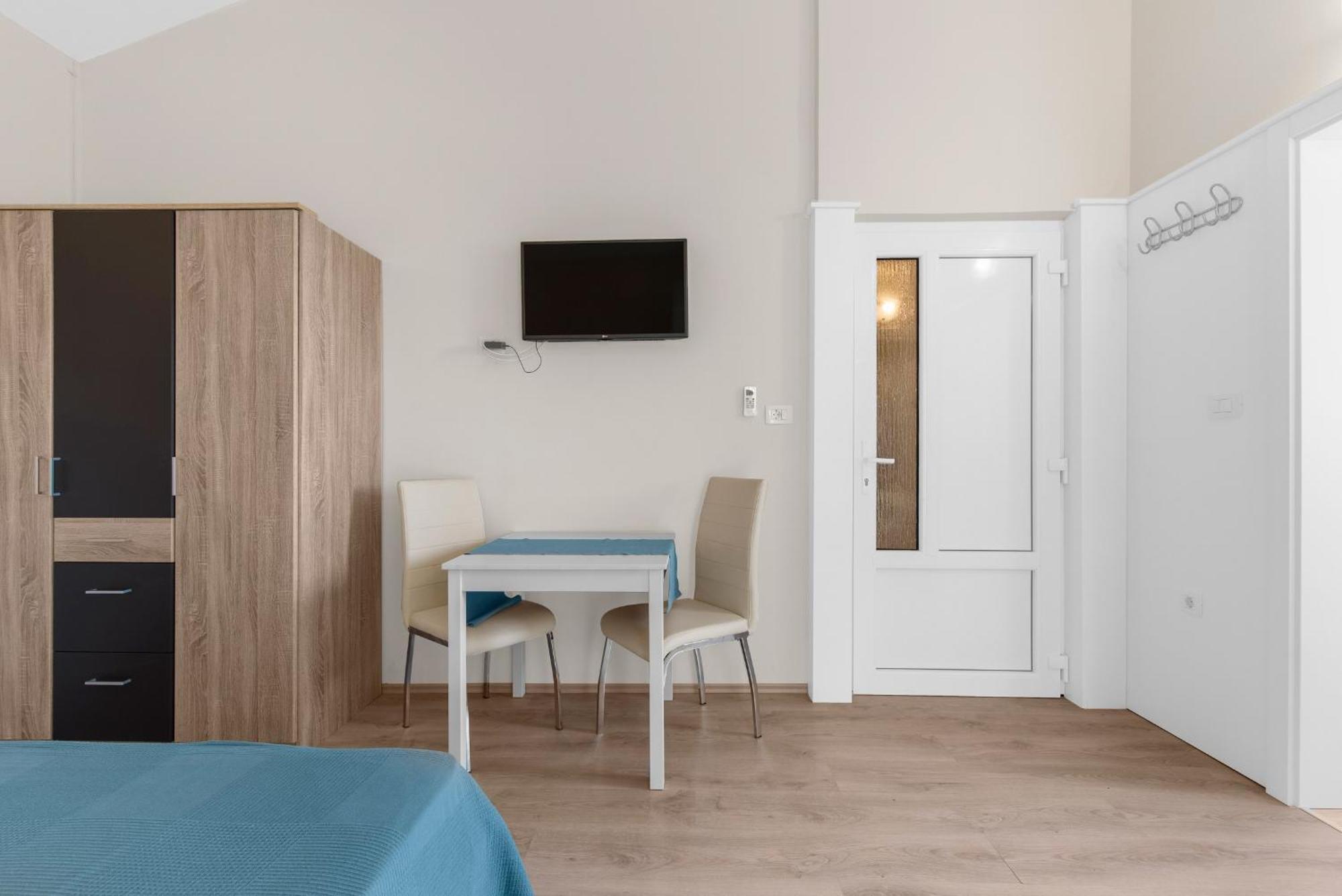 Villa Hope - Apartments With Shared Pool Porec Ruang foto