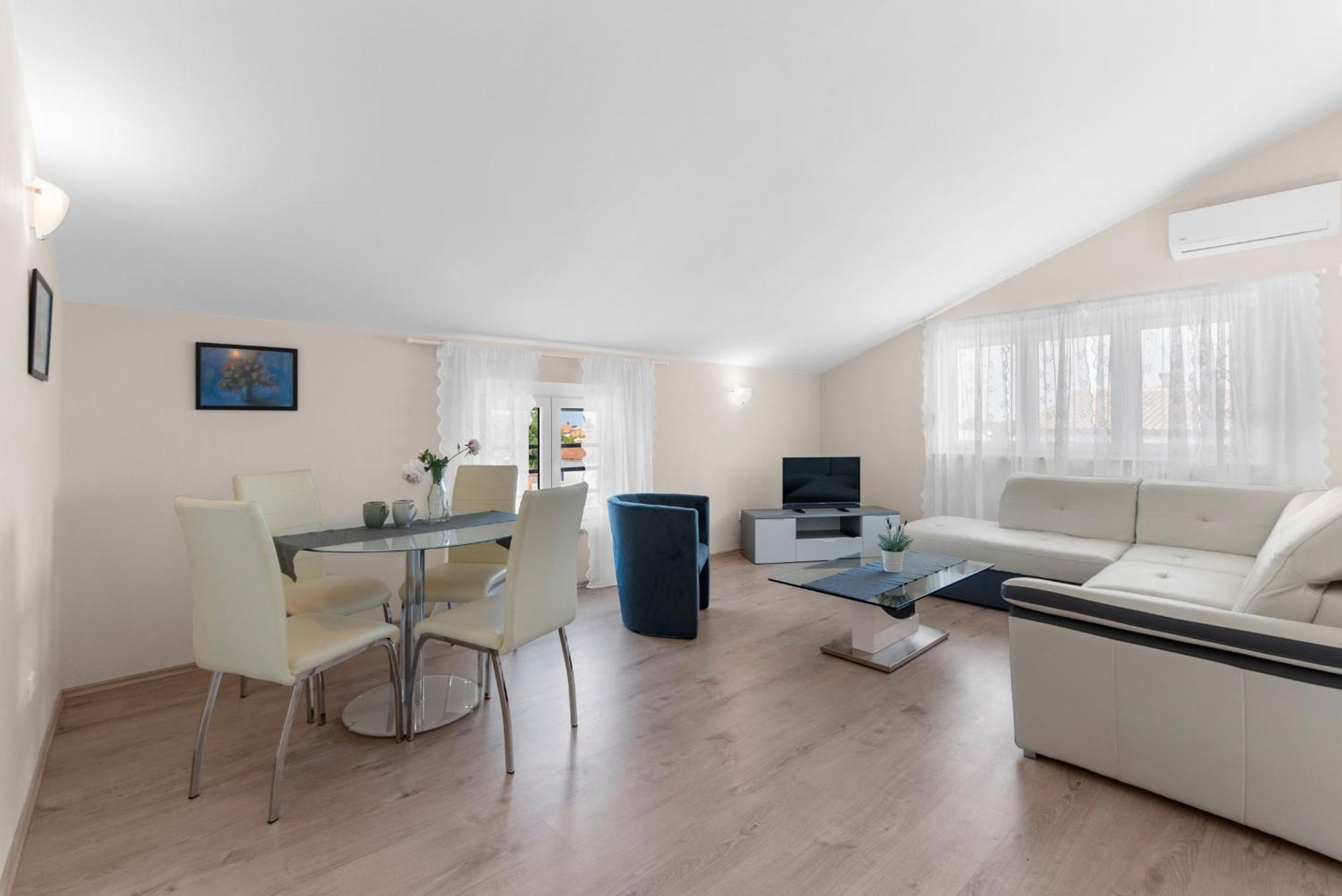Villa Hope - Apartments With Shared Pool Porec Ruang foto