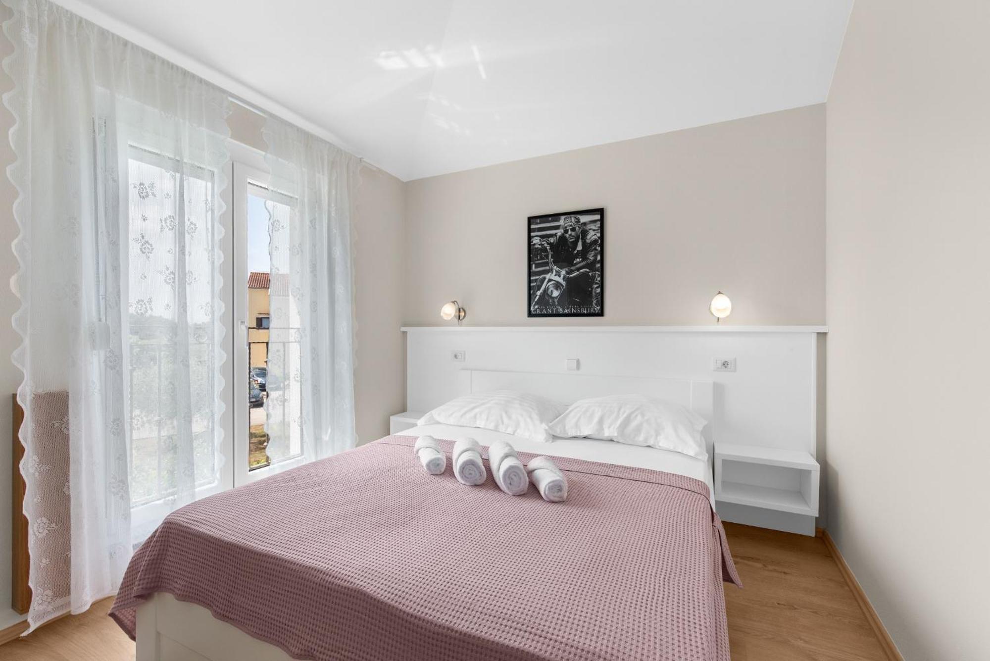 Villa Hope - Apartments With Shared Pool Porec Ruang foto