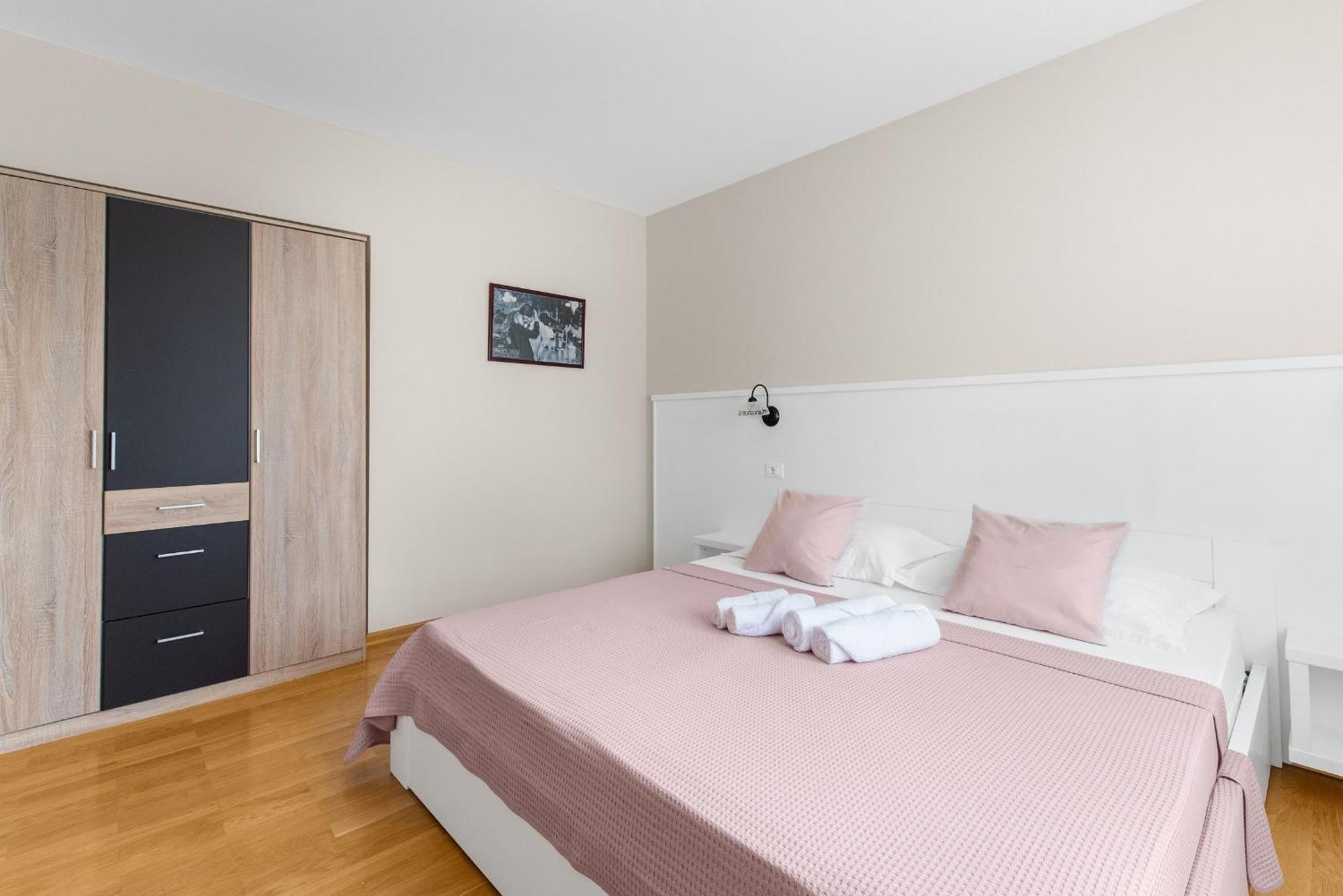 Villa Hope - Apartments With Shared Pool Porec Ruang foto