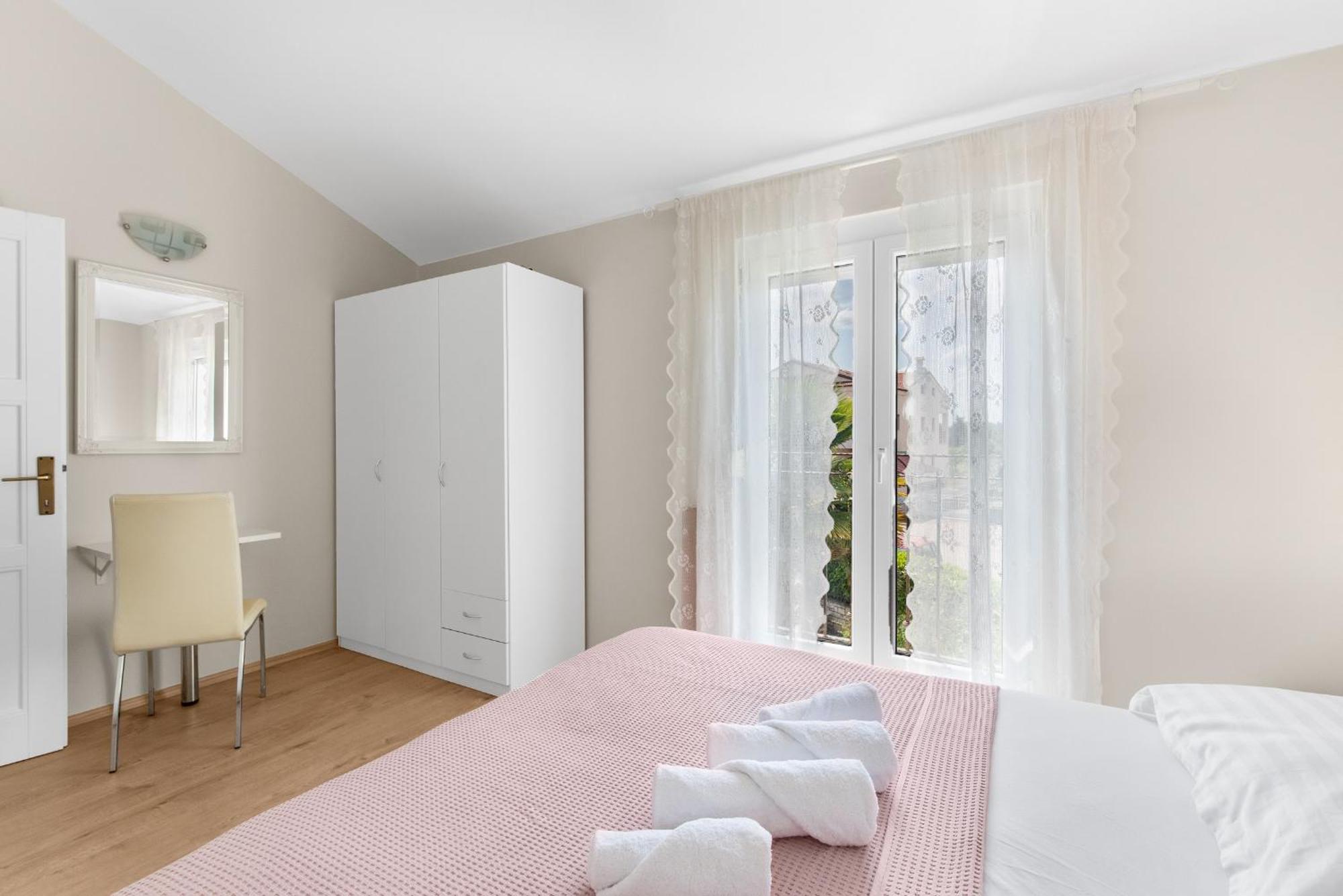 Villa Hope - Apartments With Shared Pool Porec Ruang foto